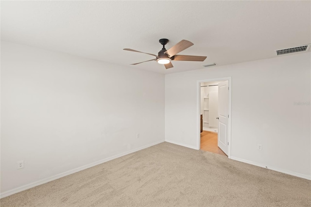 carpeted empty room featuring ceiling fan