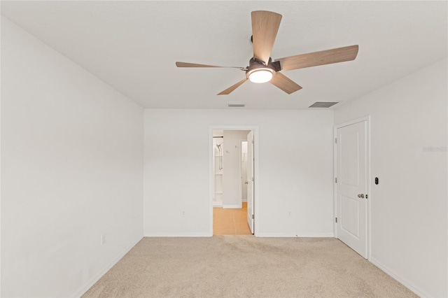 carpeted empty room featuring ceiling fan