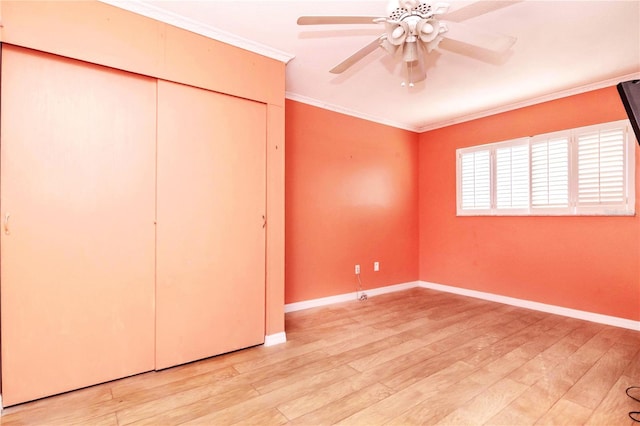 unfurnished bedroom featuring light hardwood / wood-style flooring, ornamental molding, a closet, and ceiling fan