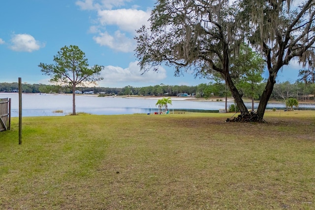 view of yard featuring a water view