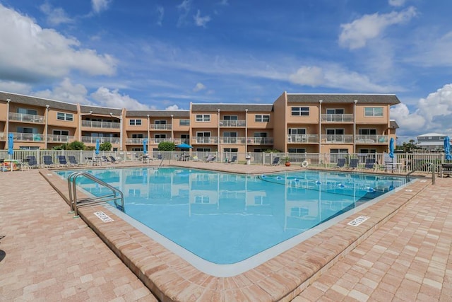 view of swimming pool