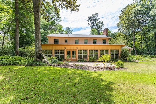 back of house featuring a yard