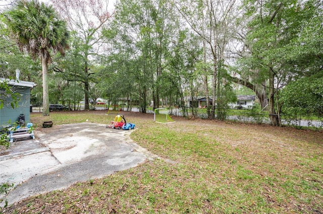 view of yard featuring a patio