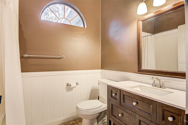 bathroom with vanity, toilet, and a shower with shower curtain