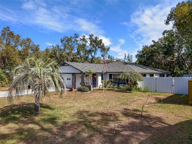 single story home with a front lawn