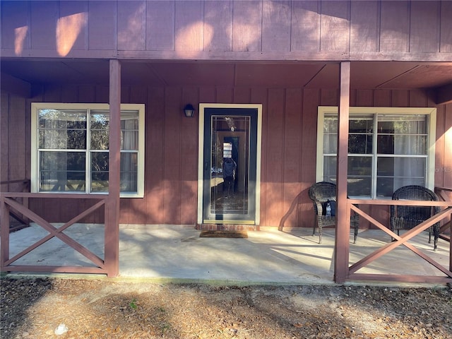 doorway to property with covered porch