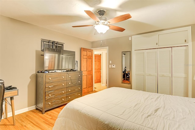 bedroom featuring ceiling fan, light hardwood / wood-style floors, and a closet