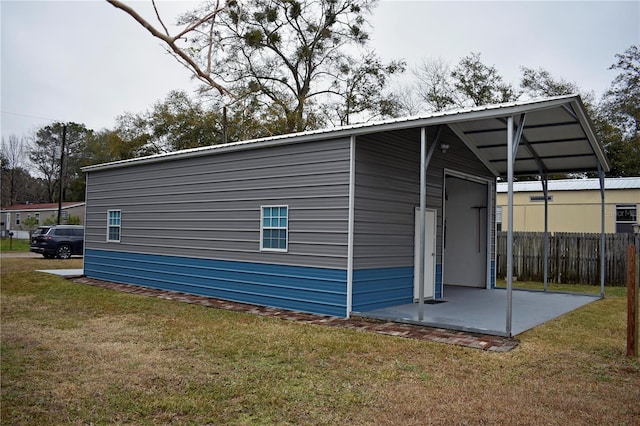 view of side of property featuring a lawn