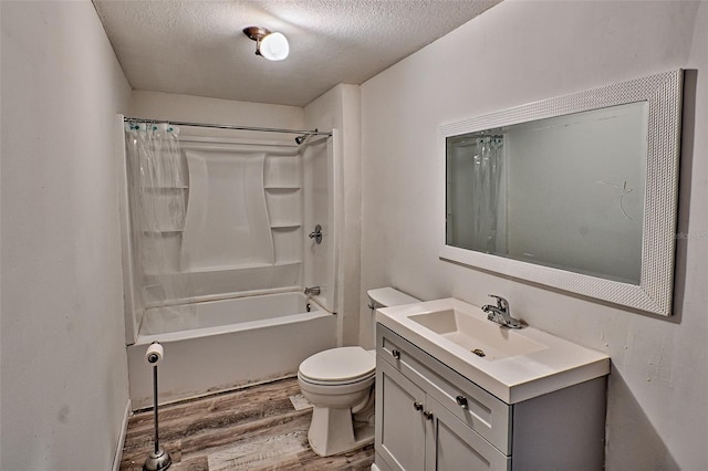 300 S US Highway 129, Bell, FL 32619 - full bathroom with hardwood / wood-style flooring, vanity, toilet, shower / bathtub combination with curtain, and a textured ceiling