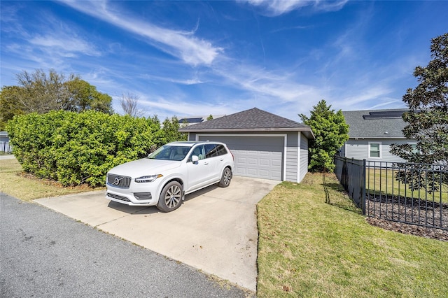 view of front of home featuring a garage, an outdoor structure, and a front lawn