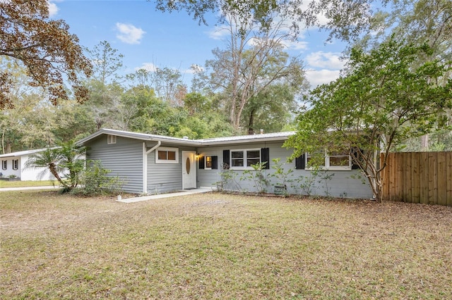 single story home featuring a front yard