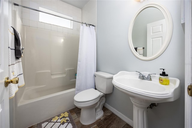 bathroom featuring toilet and shower / tub combo