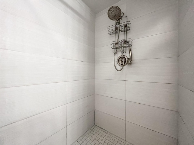 details featuring a tile shower