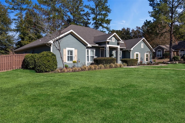 view of front facade featuring a front lawn