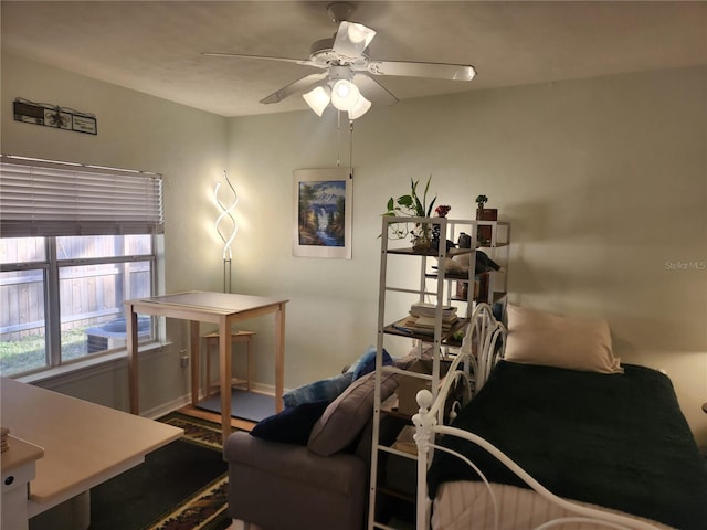 bedroom with ceiling fan