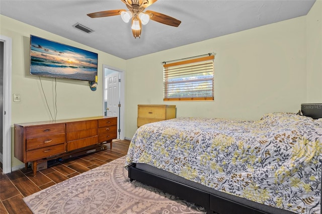 bedroom with ceiling fan