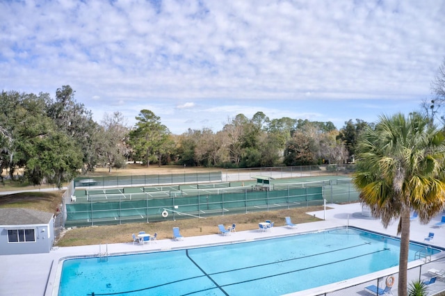 view of swimming pool