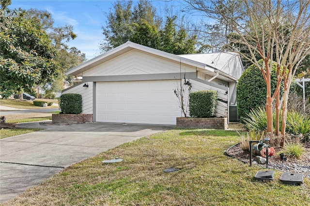 view of side of property featuring a yard