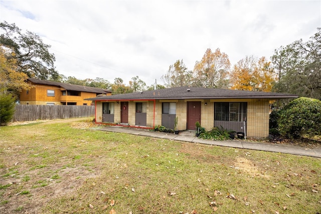 view of front of home featuring a front lawn