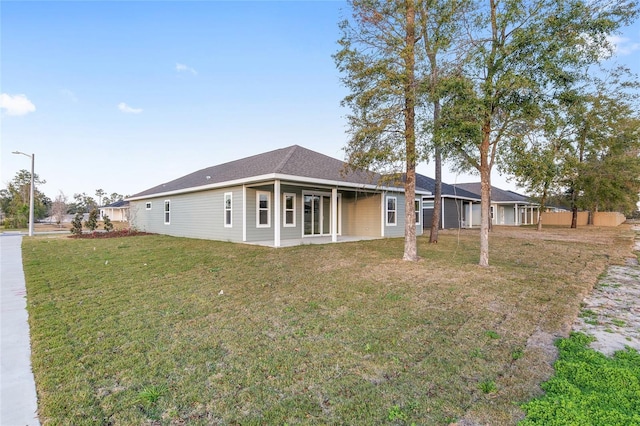 ranch-style house featuring a front yard