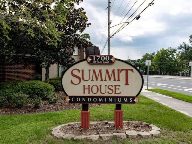 view of community / neighborhood sign