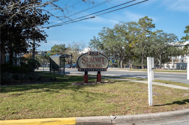 community sign featuring a yard