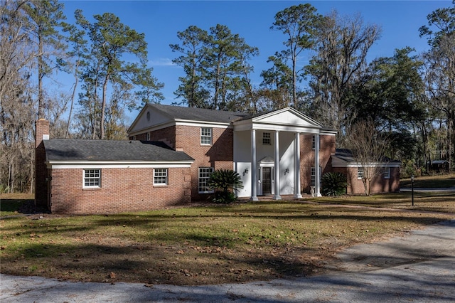 view of front of property with a front lawn