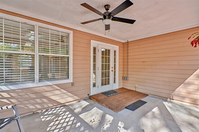 entrance to property featuring ceiling fan