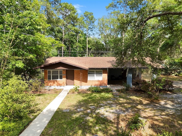 view of front facade with a front yard