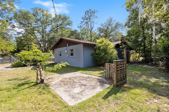 view of yard featuring a patio