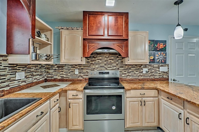 kitchen with electric stove, decorative light fixtures, sink, and decorative backsplash