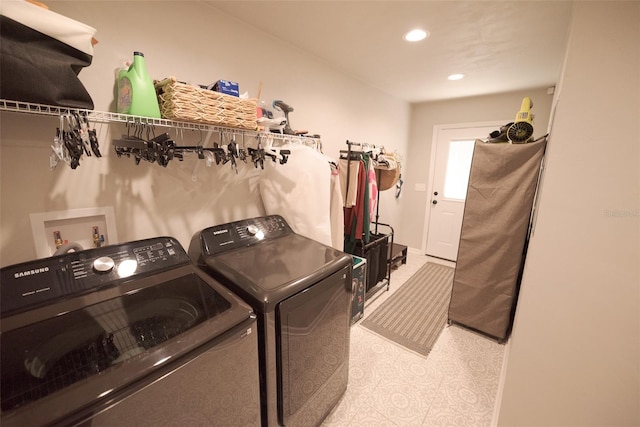 washroom featuring washing machine and clothes dryer