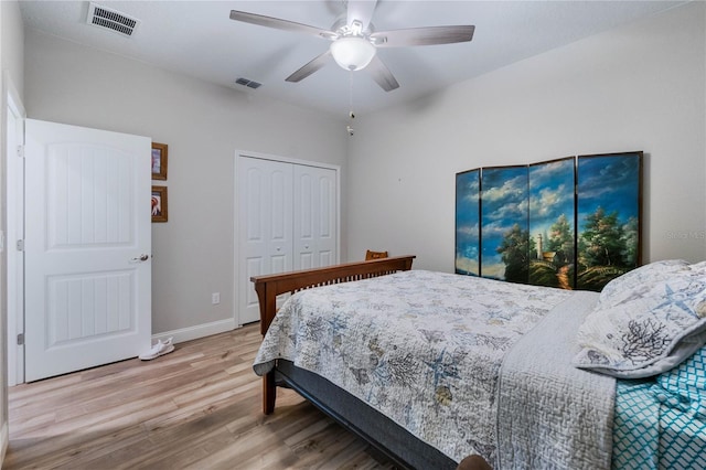 bedroom with hardwood / wood-style floors, ceiling fan, and a closet