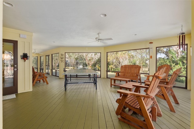 sunroom with ceiling fan