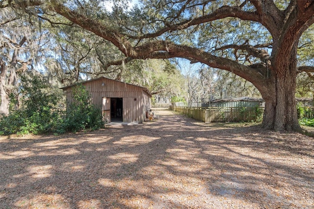 view of yard with an outdoor structure