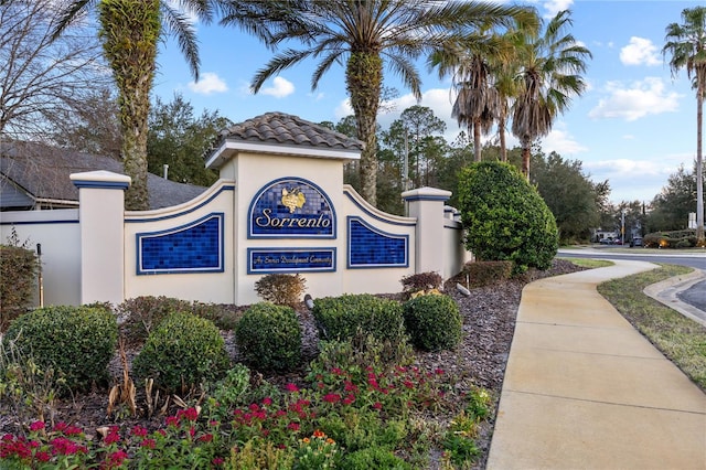 view of community / neighborhood sign