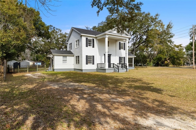 view of front facade with a front lawn