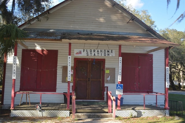 view of front of property