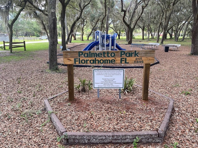 surrounding community with a playground