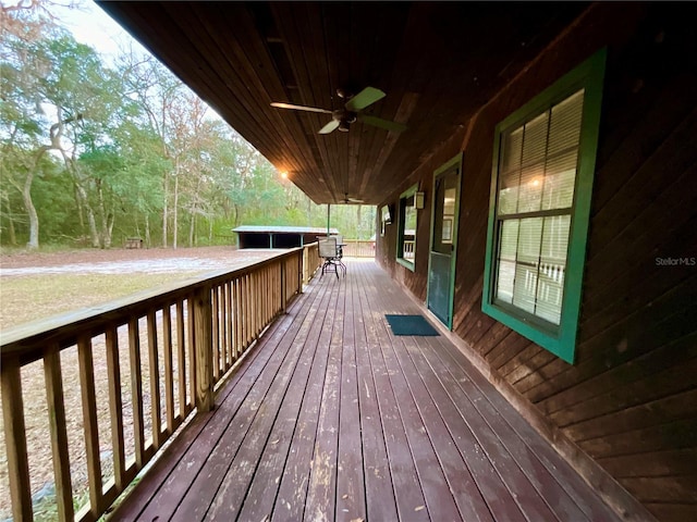 deck with ceiling fan