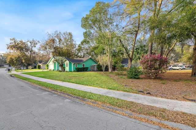 view of front of home featuring a front yard