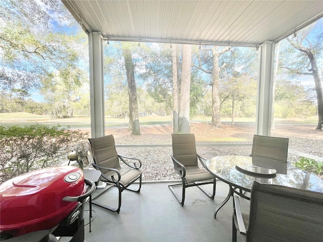 sunroom / solarium with a healthy amount of sunlight