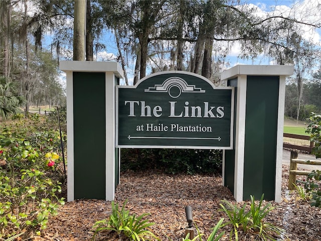 view of community / neighborhood sign