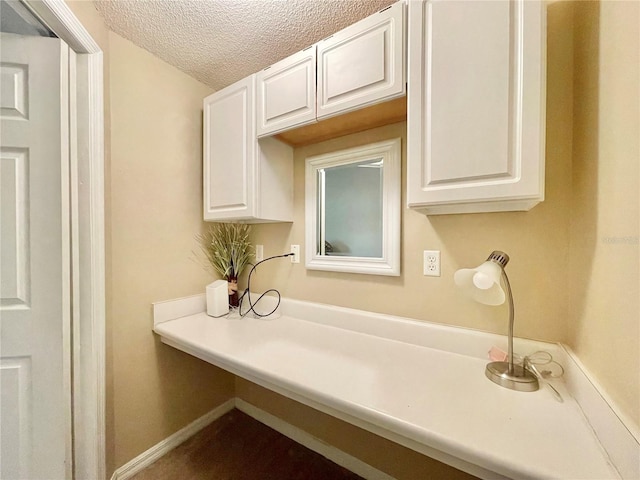 10000 SW 52nd Ave Unit 103, Gainesville, FL 32608 - bathroom featuring a textured ceiling