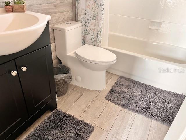 11607 NW 18th Pl, Gainesville, FL 32606 - full bathroom with shower / bath combo, wood tiled floor, vanity, and toilet