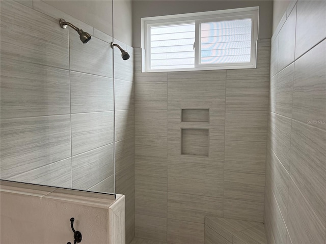 full bathroom featuring tiled shower