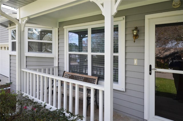 entrance to property featuring covered porch