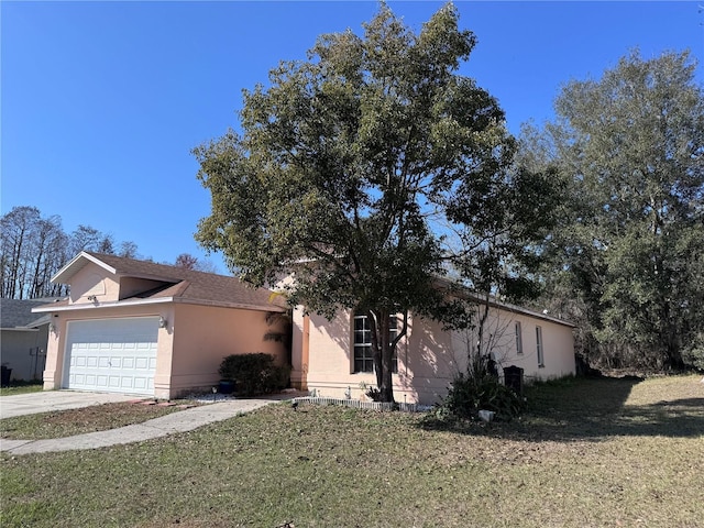 view of front of property featuring a garage and a front lawn