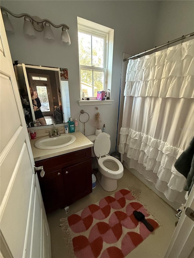 full bathroom featuring vanity, toilet, and shower / bath combo