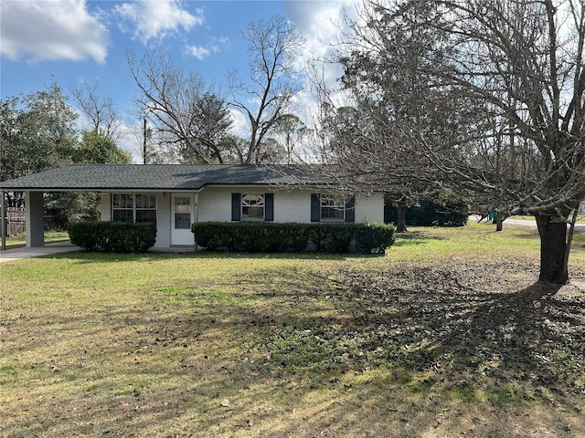 view of front of house featuring a front lawn and a carport